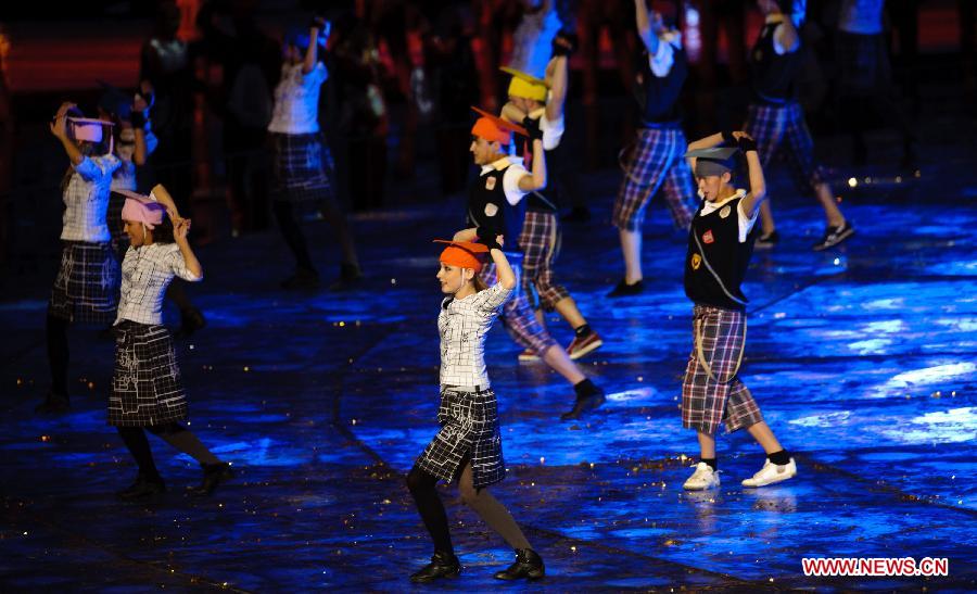 Artists perform at the closing ceremony of the 27th Universiade students Games in Kazan, 720 kilometers east of Moscow on July 17, 2013. (Xinhua/Jiang Kehong)