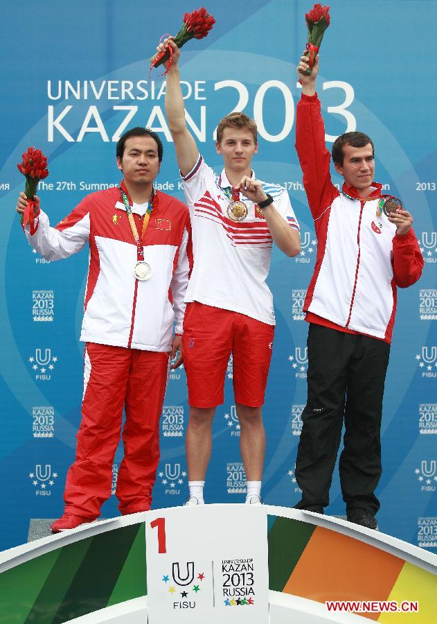 Gold medalist Nazar Luginets(C) of Russia, Silver medalist China's Kang Hongwei(L) and Bronze medalist Poland's Tomasz Bartnik pose for photo during the awarding ceremony of Men's 50m Rifle 3 Positions final at the 27th Summer Universiade in Kazan, Russia, July 17, 2013. Luginets won the gold medal with 457.5 rings. (Xinhua/Ren Yuan)