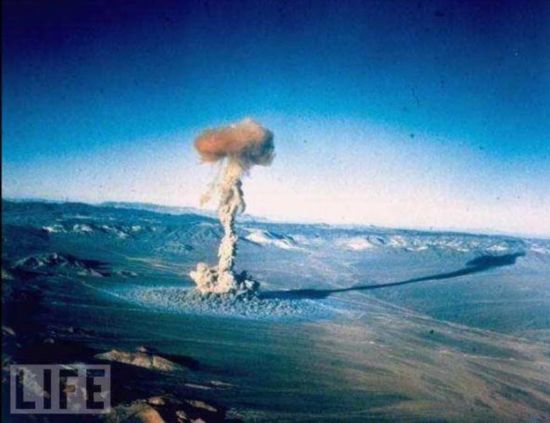 Astonishing nuclear explosions in history: Life Magazine  (19)