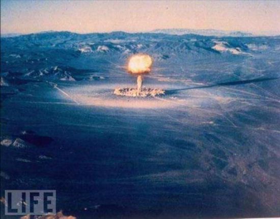 Astonishing nuclear explosions in history: Life Magazine  (7)