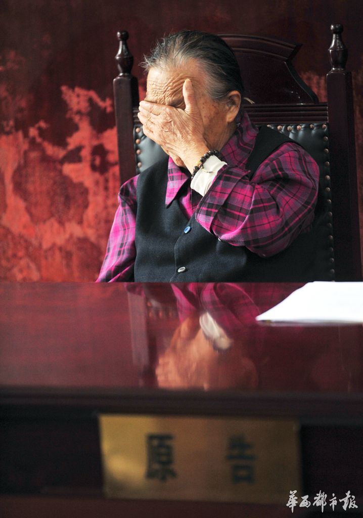 Mother Li Lanyu cries on the court. (Photo/wccdaily) 