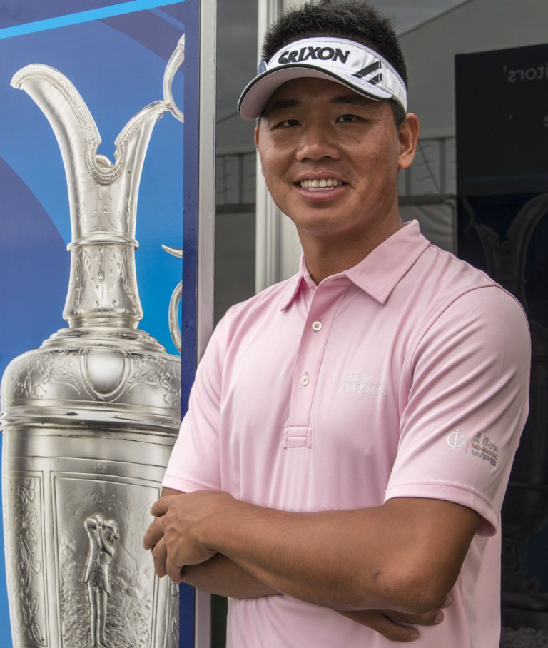 Ready to take on the world – Wu Ashun poses by an image of the famous 'Claret Jug', the trophy awarded to the British Open Golf Champion.(Photo/ David Ferguson)