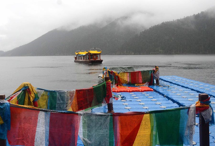 A boat steers on a lake in Nyingchi, southwest China's Tibet Autonomous Region, July 20, 2013. (Xinhua/Wang Song) 