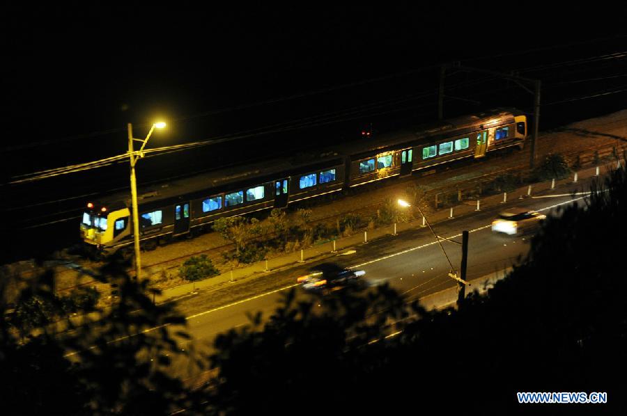 A train stops after earthquake shook New Zealand capital Wellington July 21, 2013. A 6.5 magnitude earthquake shook New Zealand capital Wellington and upper South Island on Sunday afternoon, following an earlier 5.8 quake on Sunday morning and a swarm of smaller quakes throughout the day. (Xinhua/SNPA/Ross Setford)