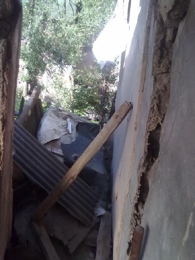 Photo taken with a mobile phone shows a damaged house in quake-hit Minxian County, northwest China's Gansu Province, July 22, 2013. At least three people were killed in the 6.6-magnitude earthquake which jolted a juncture region of Minxian County and Zhangxian County in Dingxi City Monday morning. (Xinhua)
