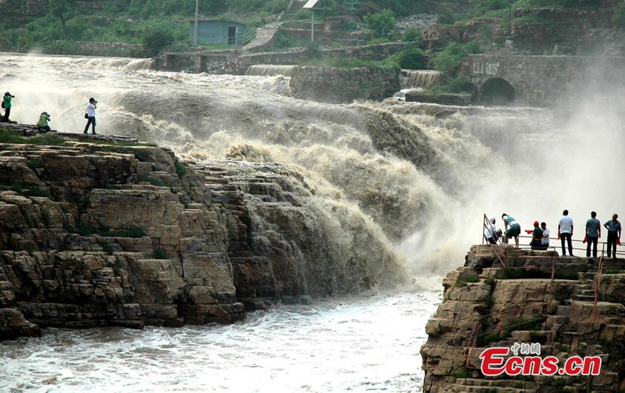Visitors take photos of waterfalls over Zhang River at Zhang Township of Shexian County in North China's Hebei Province. The Zhang River commences in Shanxi province and flows eastward. It is the border of Hebei and Henan provinces. (CNS/Ma Jiqian)