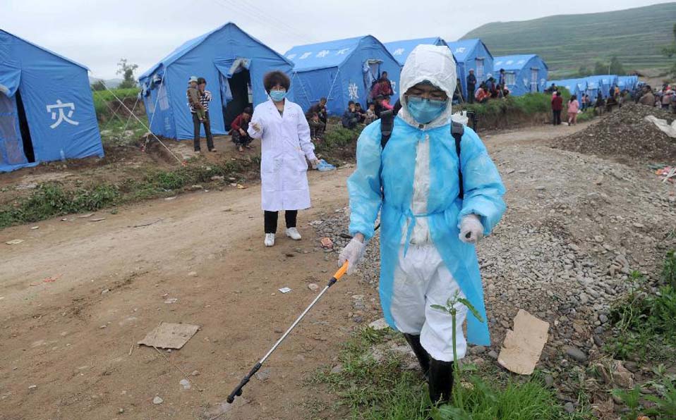 Medical workers spray disinfectant to prevent epidemic at quake-hit area
