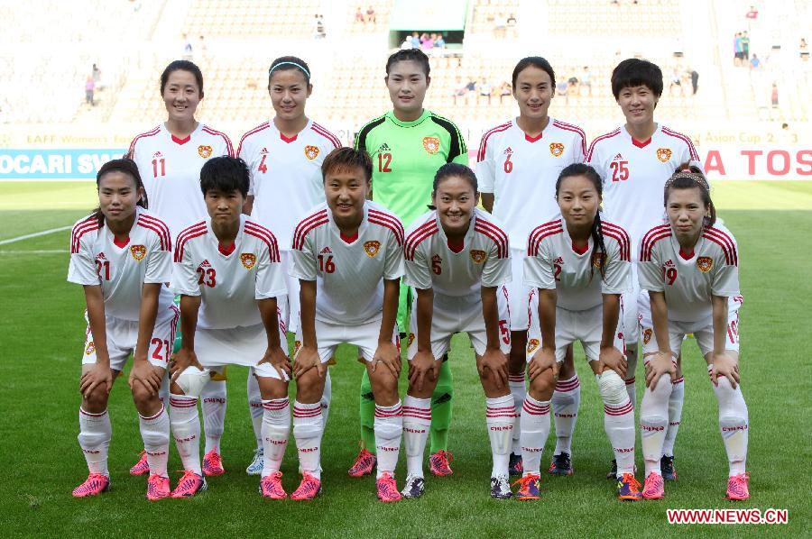 China women's national football team pose for photos before the match against South Korea at the EAFF Women's Asian Cup 2013 in Hwaseong Stadium, Gyeonggi province, South Korea, on July 24, 2013. China won the match 2-1. (Xinhua/Park Jin hee)