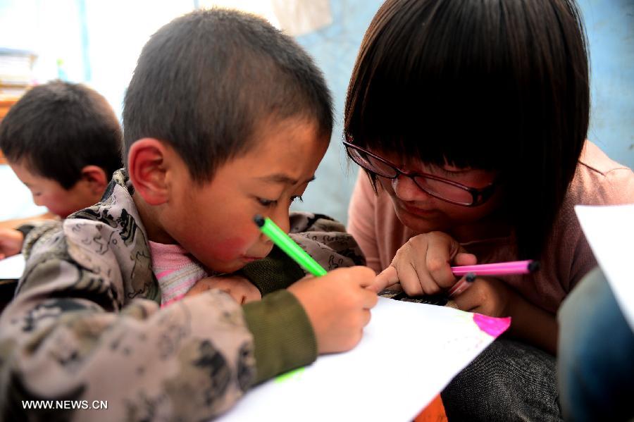 'Tent School' in quake-stricken village in NW China