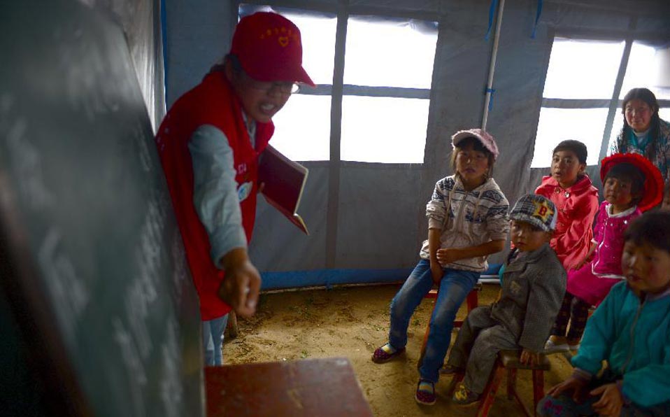 'Tent School' in quake-stricken village in NW China 