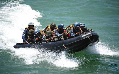 Chinese-Thai marine corps conduct landing and anti-terrorism drill