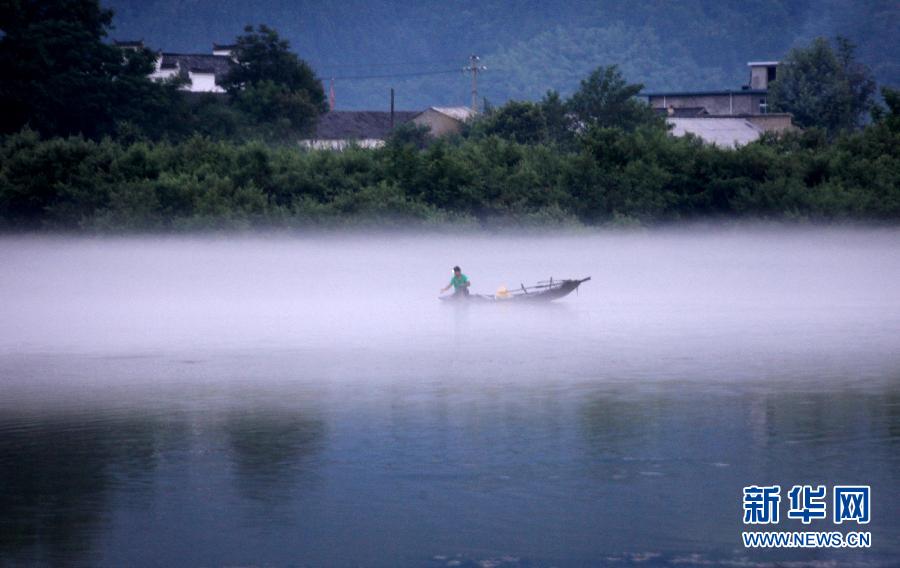 July 20, a fisherman rows on the Peach Garden lake, Xuancheng City, Anhui Province. (Photo/Xinhua)