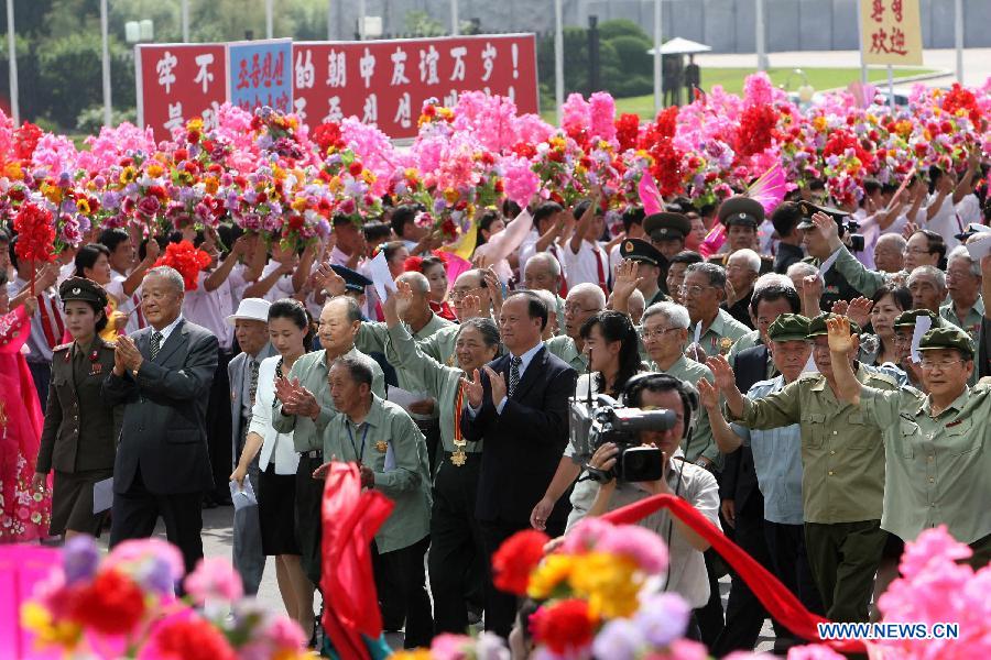 Chinese veterans and the Democratic People's Republic of Korea (DPRK)'s veterans attend the celebrating ceremony to mark the 60th anniversary of the Korean War Armistice Agreement in Pyongyang, DPRK, on July 29, 2013. (Xinhua/Zhang Li)