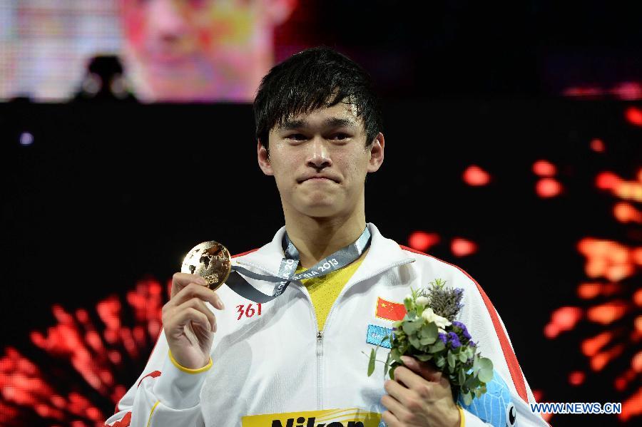 Sun Yang of China poses during the awarding ceremony of the men's 800m freestyle final of the swimming competition at the 15th FINA World Championships in Barcelona, Spain on July 31, 2013. Sun Yang won the gold medal with 7 minutes and 41.36 seconds. (Xinhua/Guo Yong)