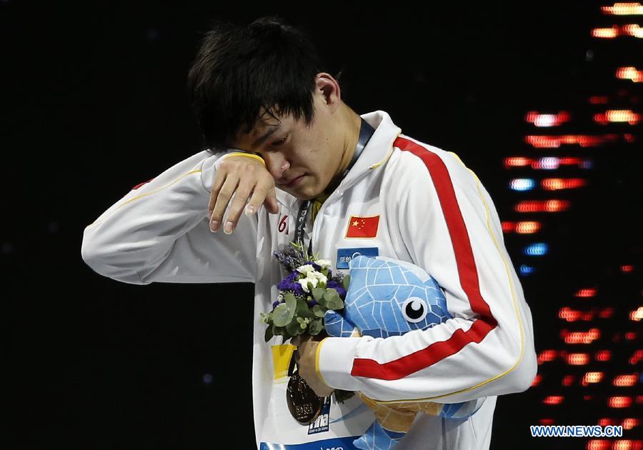 Sun Yang of China reacts during the awarding ceremony of the men's 800m freestyle final of the swimming competition at the 15th FINA World Championships in Barcelona, Spain on July 31, 2013. Sun Yang won the gold medal with 7 minutes and 41.36 seconds. (Xinhua/Wang Lili)