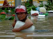 Typhoon Utor brings rainstorms to S China