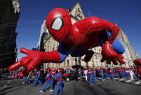 Americans mark Thanksgiving Day with parades