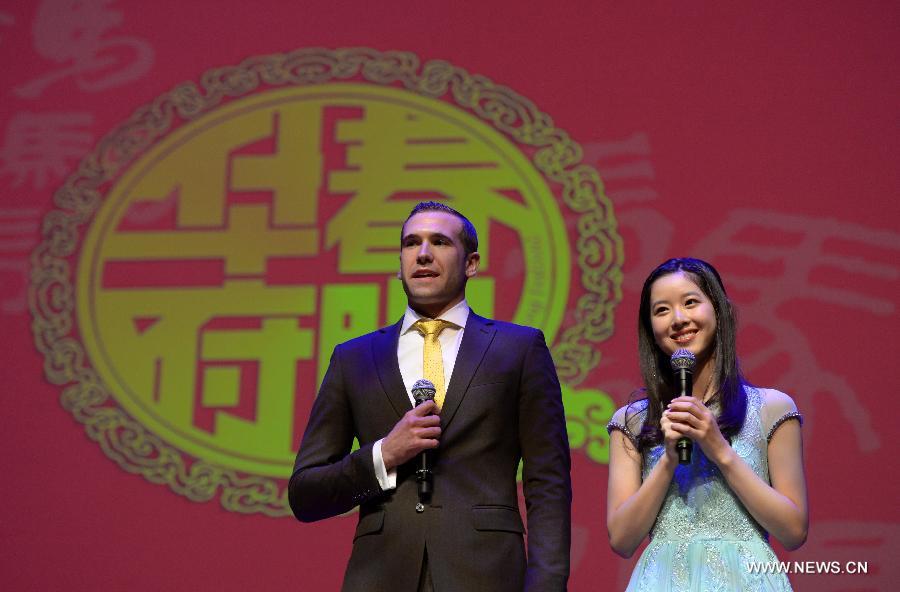 "Milk Tea" girl Zhang Zetian (R), an internet celebrity who is said on the top of the list of China's prettiest univerity students, hosts a Spring Festival gala of 20 Universities and Colleges in Eastern US, in Washington D.C., the United States, Jan. 26, 2014. (Xinhua/Yin Bogu)