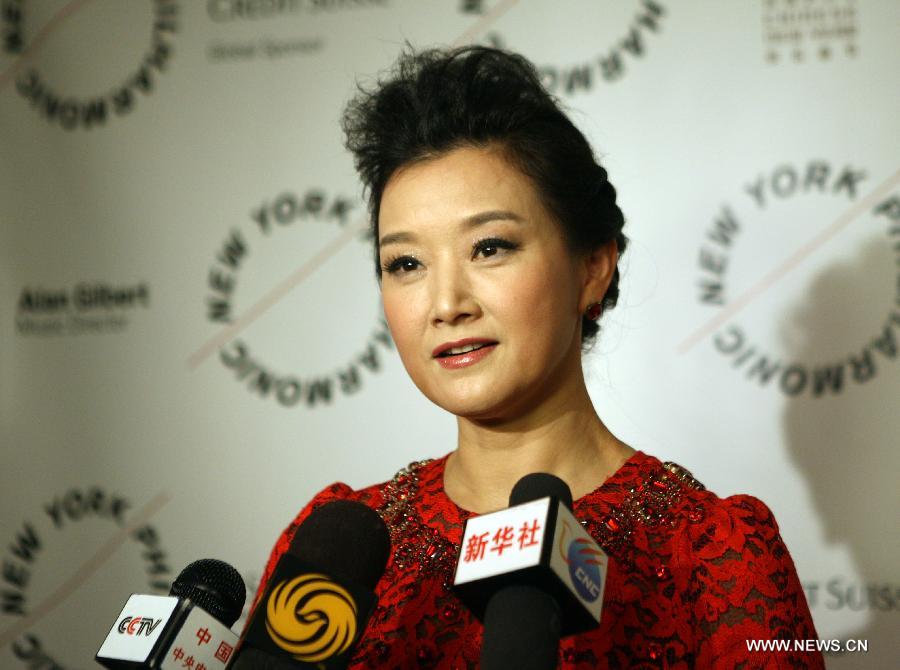 Chinese singer Song Zuying receives an interview after the third Chinese New Year concert by New York philharmonic orchestra marking the 35th anniversary of Sino-U.S. diplomatic relationships, at Lincoln Center in New York, the United States, Feb. 1, 2014. (Xinhua/Wu Rong)