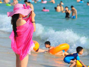 Sanya bans skinny dipping in public beach