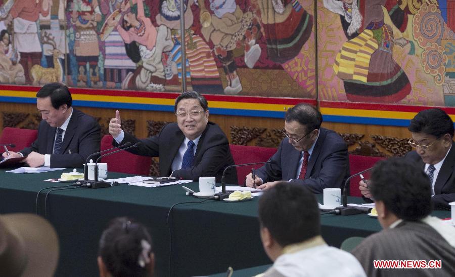 Chinese leaders join discussions with deputies to 12th NPC