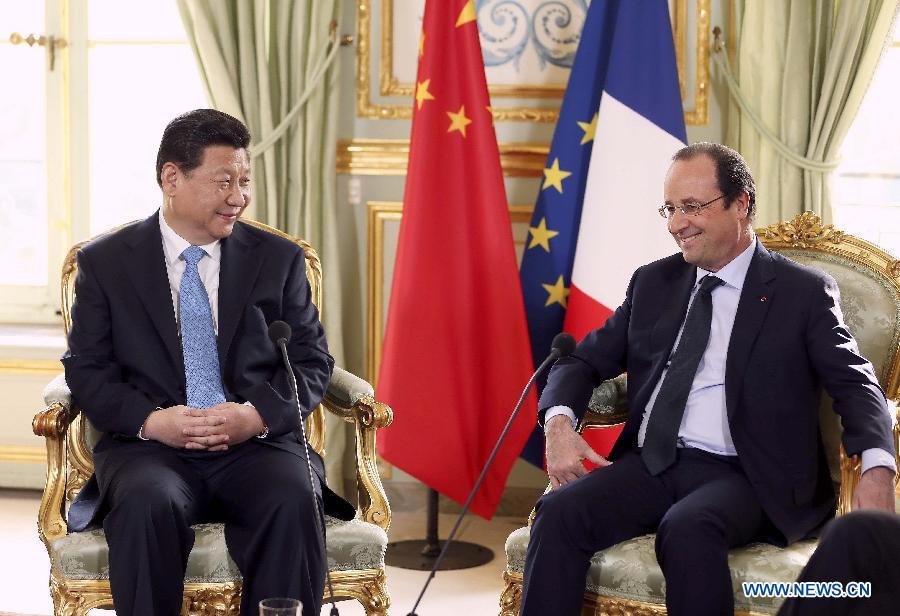 Chinese President Xi Jinping (L) meets with his French counterpart Francois Hollande in Paris, capital of France, March 26, 2014. (Xinhua/Lan Hongguang)