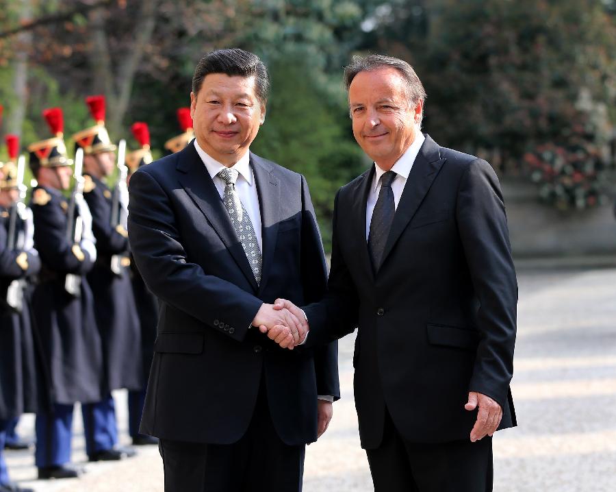 Chinese President Xi Jinping (L) meets with President of the French Senate Jean-Pierre Bel in Paris, France, March 27, 2014. (Xinhua/Pang Xinglei)