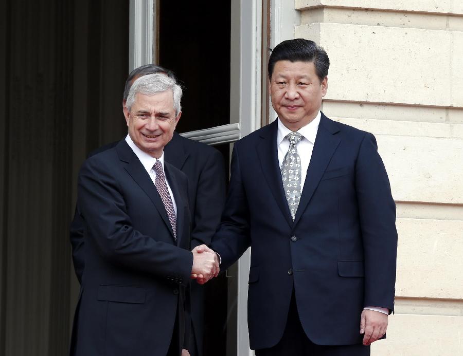 Chinese President Xi Jinping (R) meets with French National Assembly Speaker Claude Bartolone, in Paris, France, March 27, 2014. (Xinhua/Ju Peng)