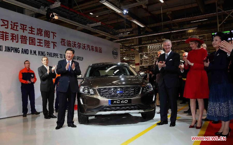 Chinese President Xi Jinping (3rd L) and Belgian King Philippe (3rd R) co-unveil the 300,000th car to be exported to China during Xi's visit at a plant of the automaker Volvo in Gent, Belgium, April 1, 2014. (Xinhua/Yao Dawei)