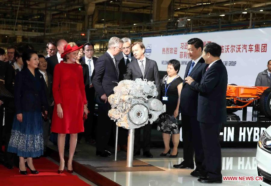 Chinese President Xi Jinping (2nd R) visits a plant of the automaker Volvo in the company of Belgian King Philippe (3rd L, front) in Gent, Belgium, April 1, 2014. (Xinhua/Yao Dawei)