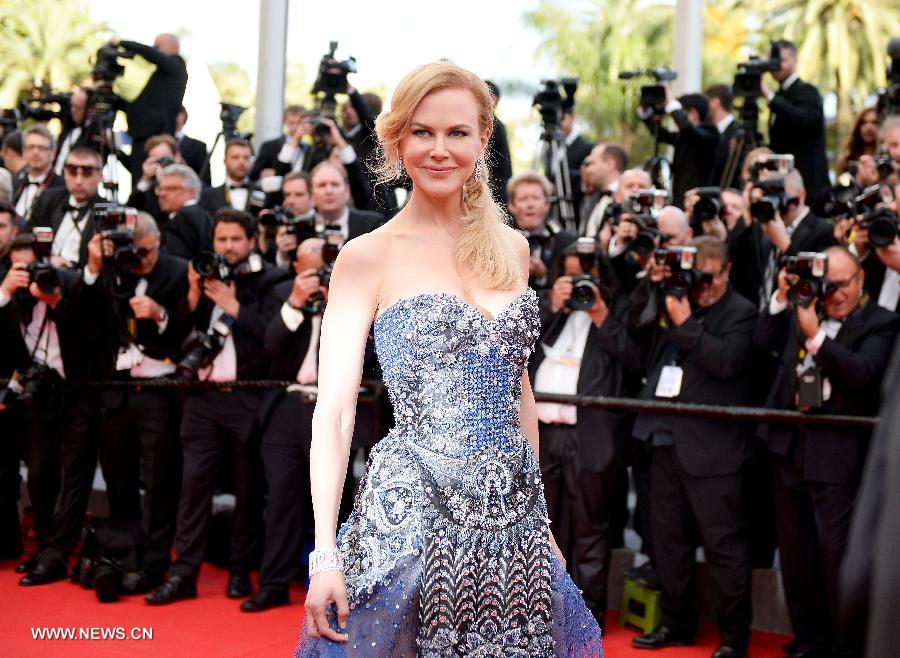 Australian actress Nicole Kidman arrives on the red carpet for the screening of Grace of Monaco and the opening ceremony of the 67th Cannes Film Festival in Cannes, France, May 14, 2013. The festival runs from May 14 to 25. (Xinhua/Ye Pingfan)