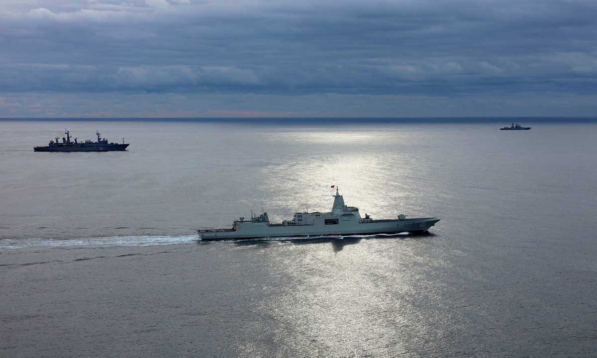 A China-Russia joint naval ships formation sails in the West Pacific on October 19, 2021. Photo: Li Tang 