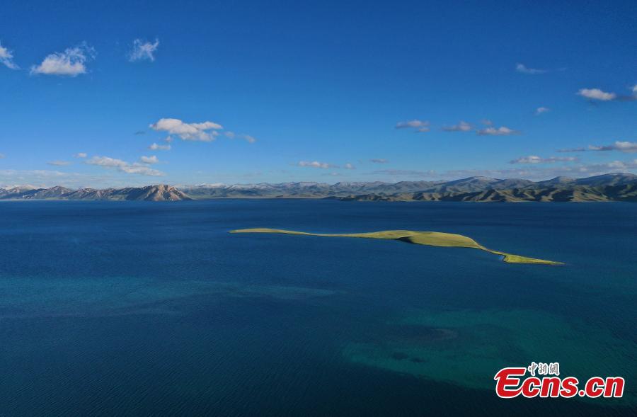 Summer scenery of Dongge Cuona Lake in Qinghai